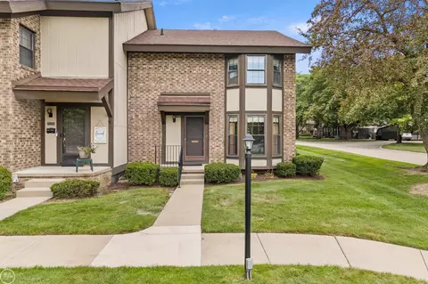 25261 Greenbrooke, Southfield, MI 48033