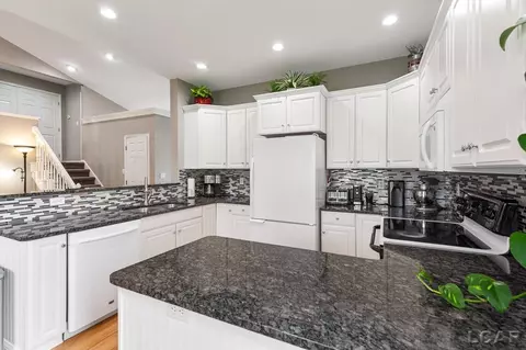 1720 Williamsburg, Adrian, MI 49221 photo 6