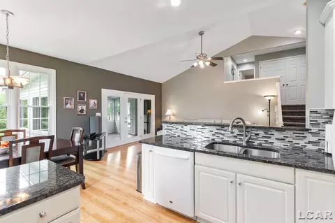 1720 Williamsburg, Adrian, MI 49221 photo 7