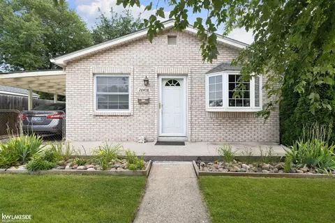 28408 Larchmont, Saint Clair Shores, MI 48081