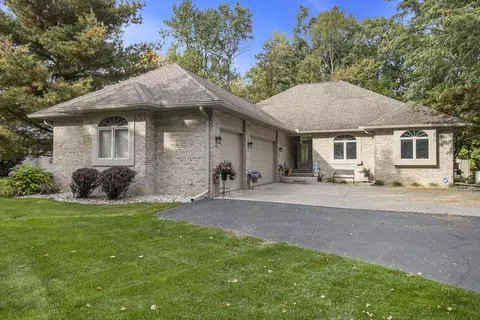 7480 Majestic Woods, Linden, MI 48451