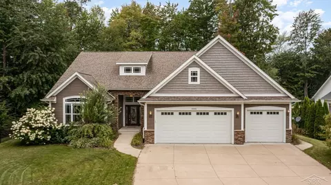 5201 Ridgeview, Midland, MI 48642