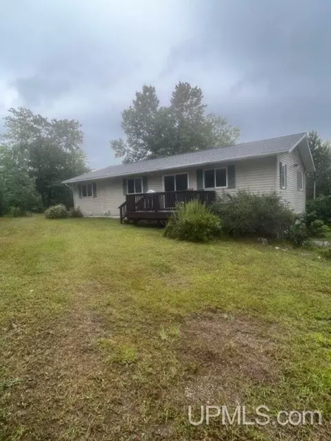 n4842 County Road 607, Iron Mountain, MI 49801