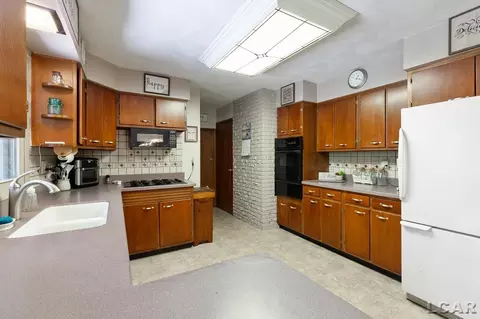 2922 E Carleton, Adrian, MI 49221 photo 14