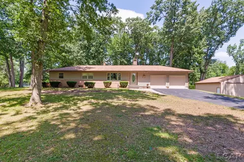 2922 E Carleton, Adrian, MI 49221
