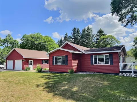 1037 Superior, Kingsford, MI 49802