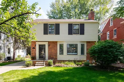 1332 Grayton, Grosse Pointe Park, MI 48230