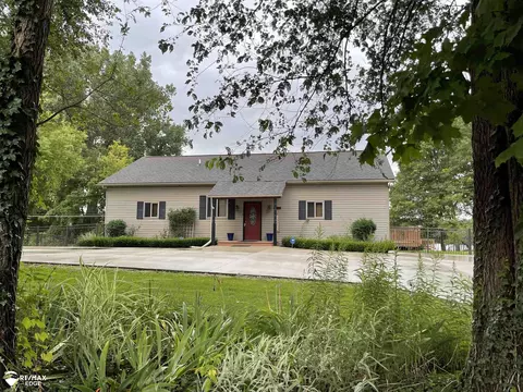 4499 5th, Columbiaville, MI 48421