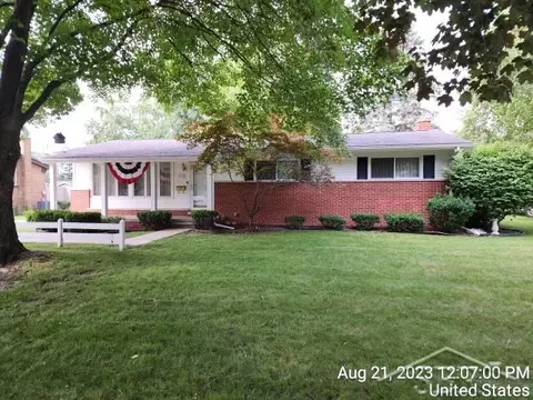 2365 Greenbush Pl, Saginaw, MI 48603