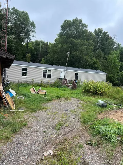 218 E Hl, Iron River, MI 49935