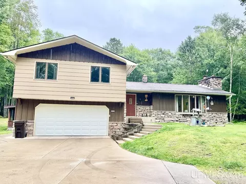 9090 Minnewasca Q, Gladstone, MI 49837