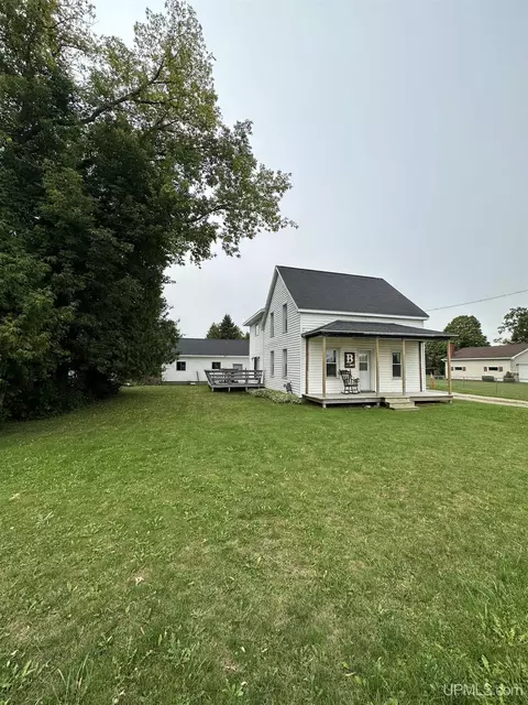 3957 County 416 20th, Gladstone, MI 49837