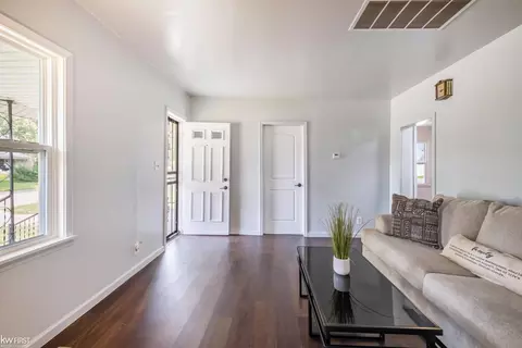 1392 Charles, Flint, MI 48505 photo 6