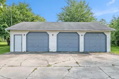 1392 Charles, Flint, MI 48505 photo 4