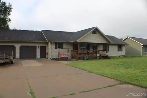1027 Michigan, Kingsford, MI 49802