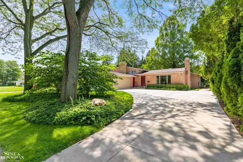 73 Hampton, Grosse Pointe Shores, MI 48236