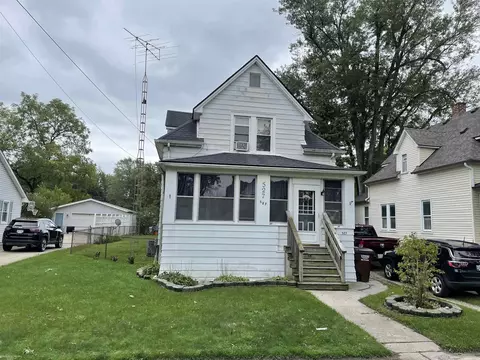 527 Monroe, Carleton, MI 48117
