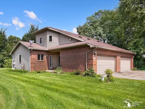 3930 3932 Smith, Lambertville, MI 48144