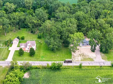 6 Nadeau Road, Frenchtown, MI 48162