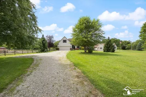 8365 Whiteford Ctr, Ottawa Lake, MI 49267
