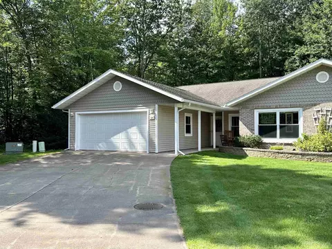 128 Forest Rdg, Marquette, MI 49855