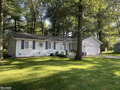 7942 Crescent Bch, Sand Point, MI 48755
