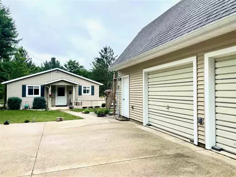 3922 Pinelands Pt, Gladwin, MI 48624 photo 12