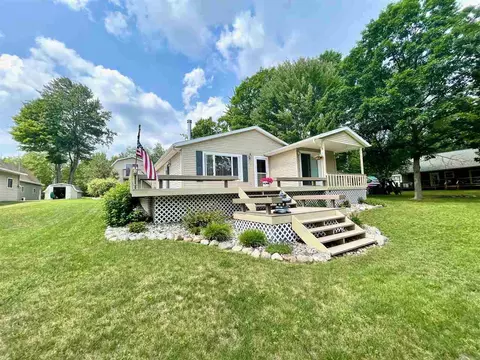 3922 Pinelands Pt, Gladwin, MI 48624 photo 4