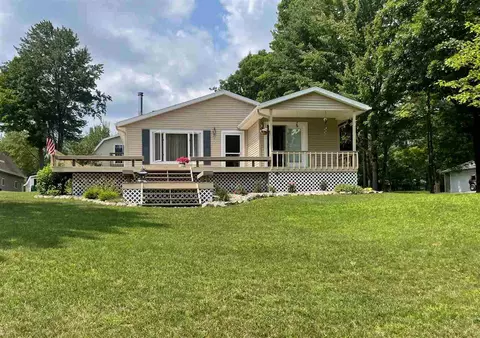 3922 Pinelands Pt, Gladwin, MI 48624