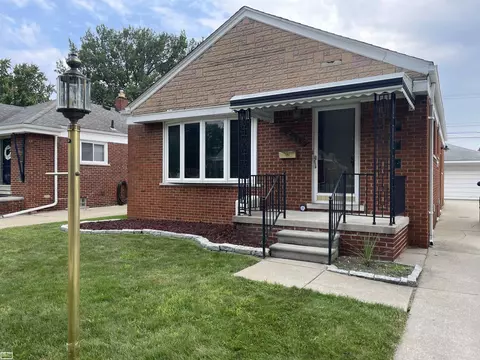 22639 Alger, Saint Clair Shores, MI 48080