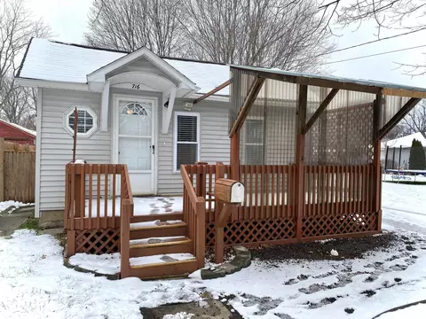 716 Broadway, Owosso, MI 48867