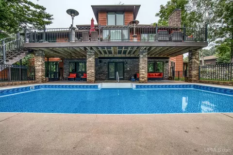 w8999 Frei Drive, Iron Mountain, MI 49801
