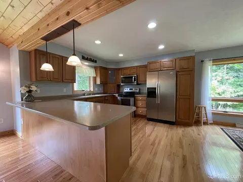 726 East Riv, L'anse, MI 49946 photo 2
