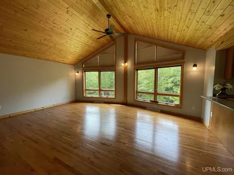 726 East Riv, L'anse, MI 49946 photo 10