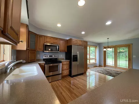 726 East Riv, L'anse, MI 49946 photo 5