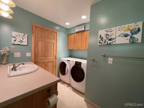 726 East Riv, L'anse, MI 49946 photo 15