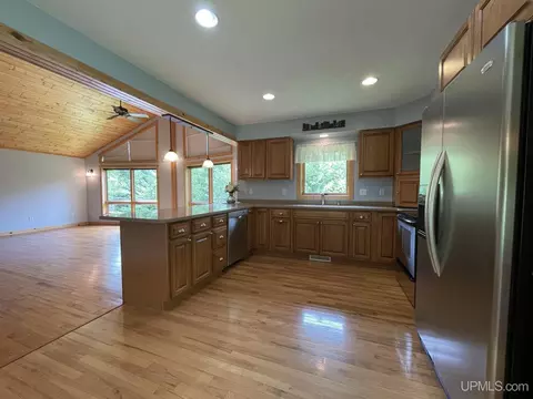 726 East Riv, L'anse, MI 49946 photo 4