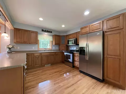 726 East Riv, L'anse, MI 49946 photo 3