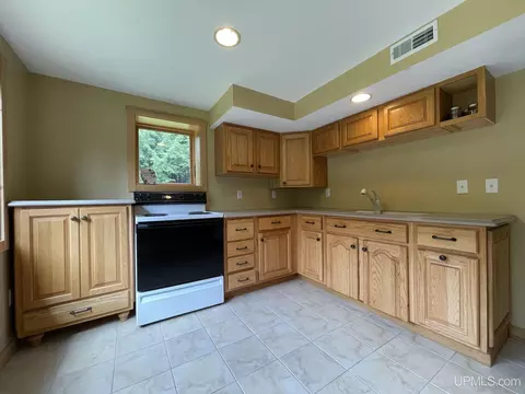 726 East Riv, L'anse, MI 49946 photo 35
