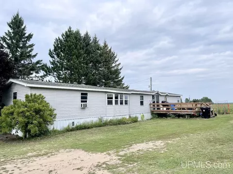 7860 County 426 M5, Gladstone, MI 49837