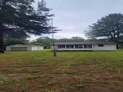 1079 W Moore, Saginaw, MI 48601