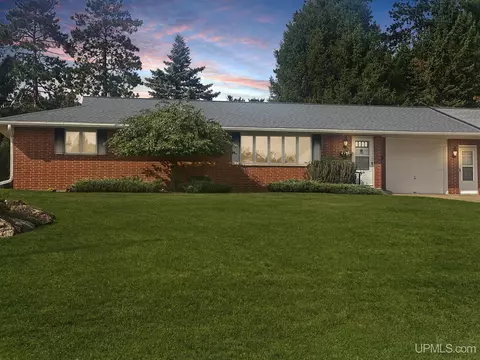 914 Woodward, Iron Mountain, MI 49801