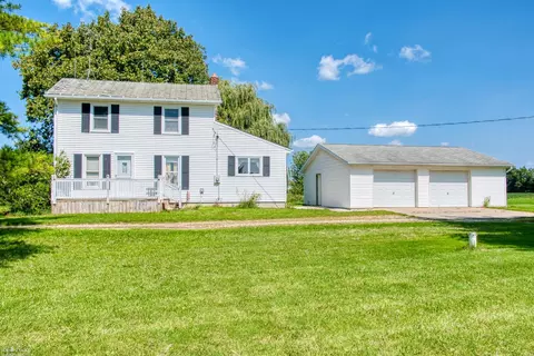 2600 Escott, Owosso, MI 48867 photo 2