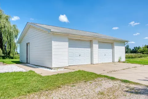 2600 Escott, Owosso, MI 48867 photo 4