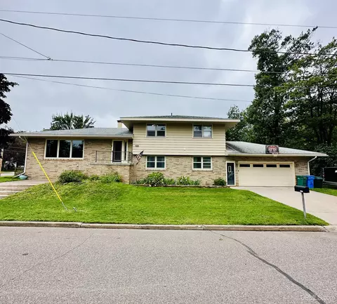 2001 Neidhart, Marquette, MI 49855