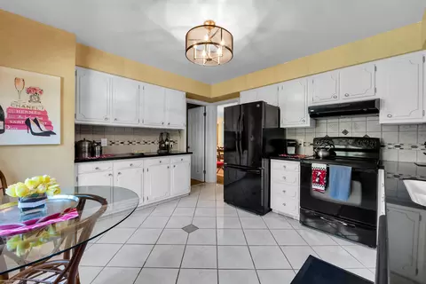 1500 Cook, Grosse Pointe Woods, MI 48236 photo 9