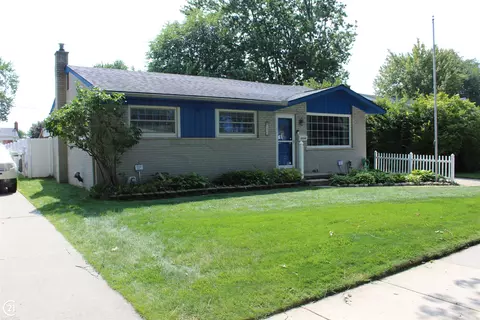 32500 Birkshire, Saint Clair Shores, MI 48082