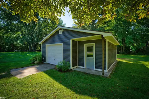 2460 Busch, Birch Run, MI 48415 photo 4