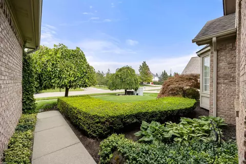 20564 Edinberg, Macomb, MI 48044 photo 4