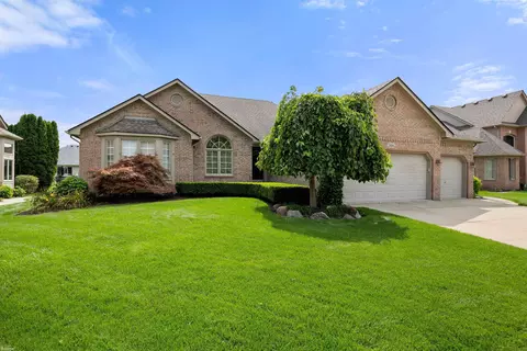 20564 Edinberg, Macomb, MI 48044